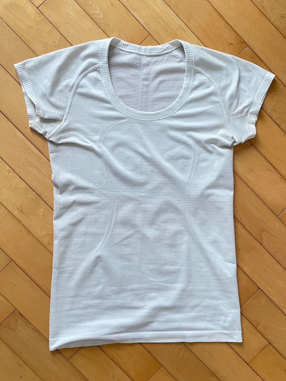 lululemon athletica White Short Sleeve Scoop Neck Tee